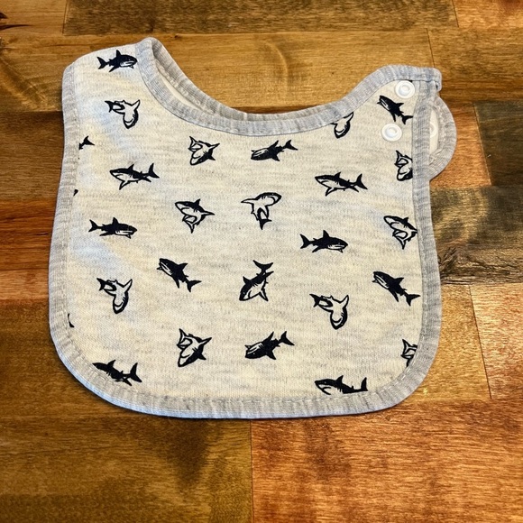 NWT Newborn long sleeve onesie set light grey with blue sharks. Onesie, hat, bib - Picture 4 of 4